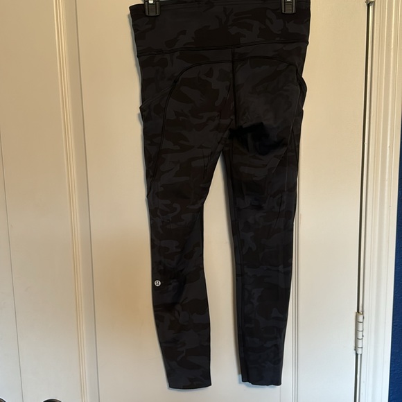 25" Lululemon Leggings w/ pockets and drawstring - Picture 3 of 6